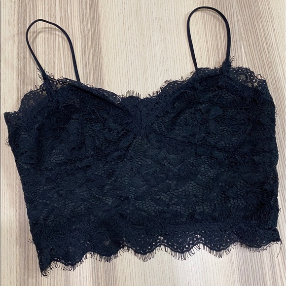 Zaful Tops - SOLD ‼️LACE CROPPED TOP 🖤